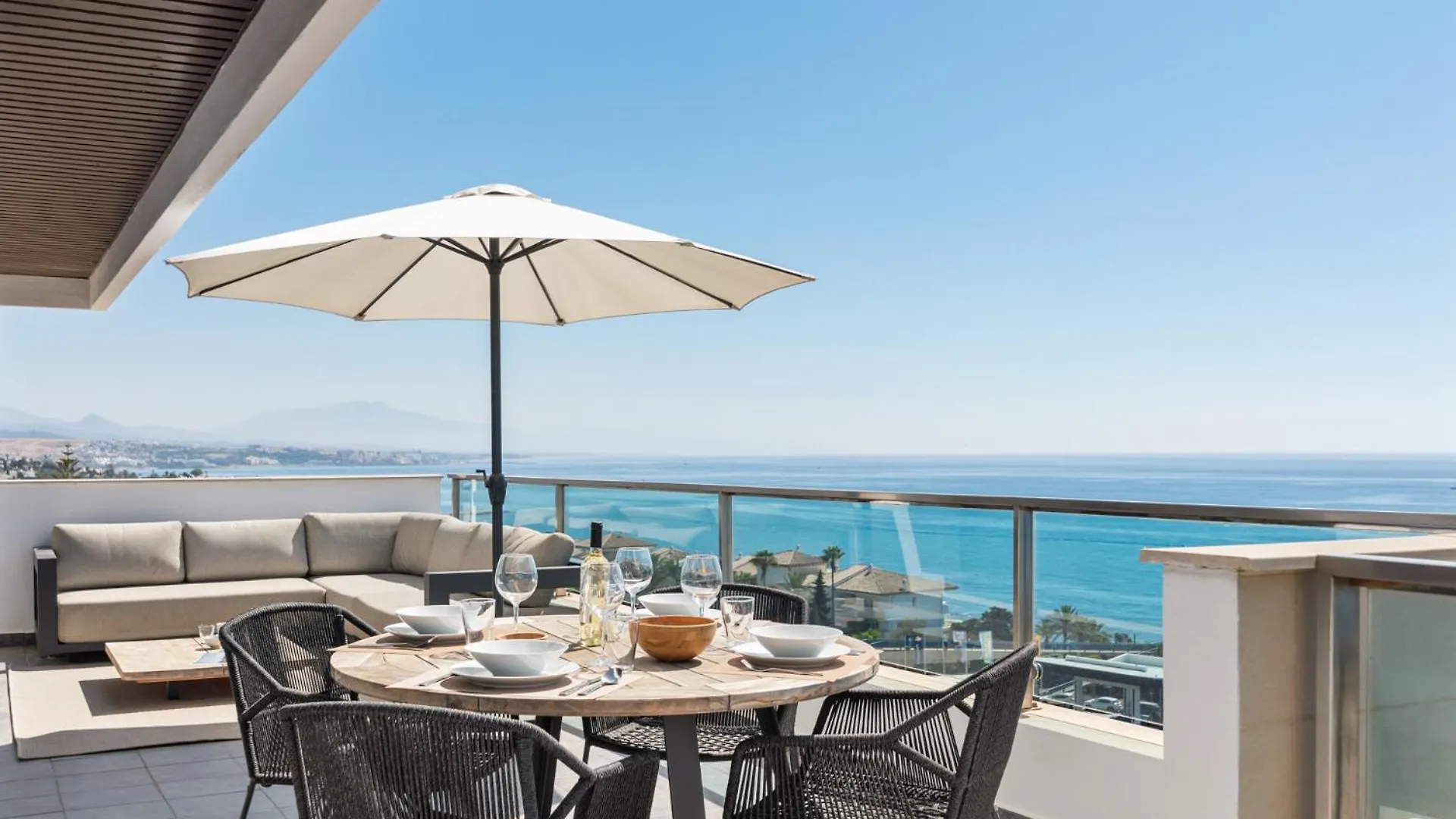 Apartment Vivi Homes - Casa Skye Pool, Terrace & Sea View Estepona