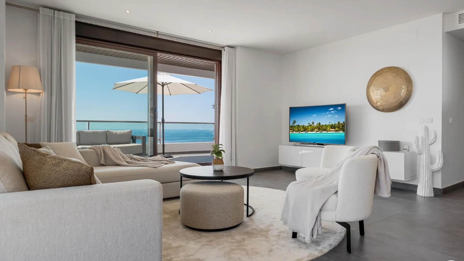 Vivi Homes - Casa Skye Pool, Terrace & Sea View Estepona Apartment