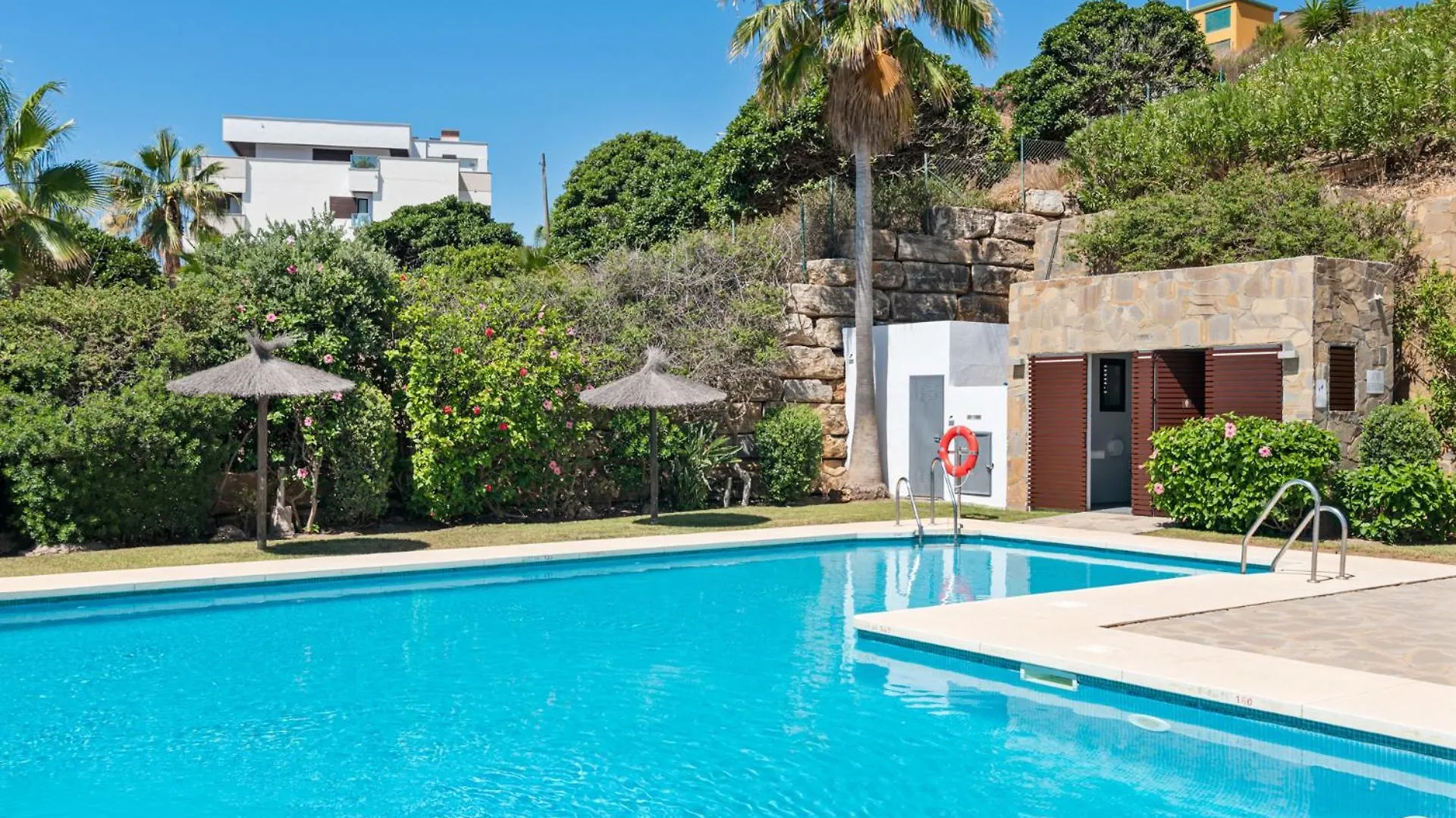 Vivi Homes - Casa Skye Pool, Terrace & Sea View Estepona