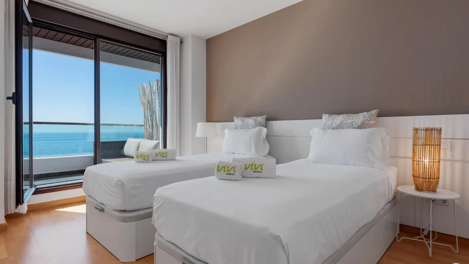 Vivi Homes - Casa Skye Pool, Terrace & Sea View Estepona 0*,