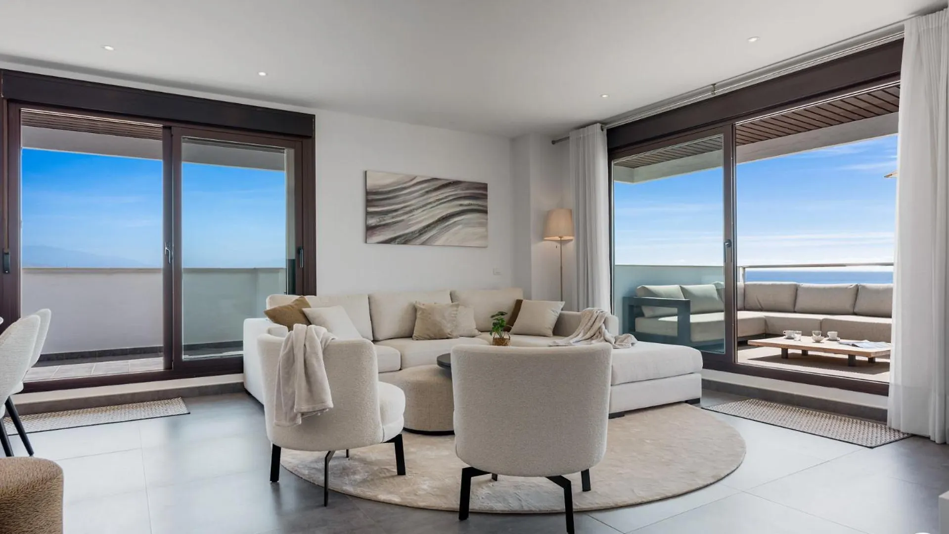 Vivi Homes - Casa Skye Pool, Terrace & Sea View Estepona