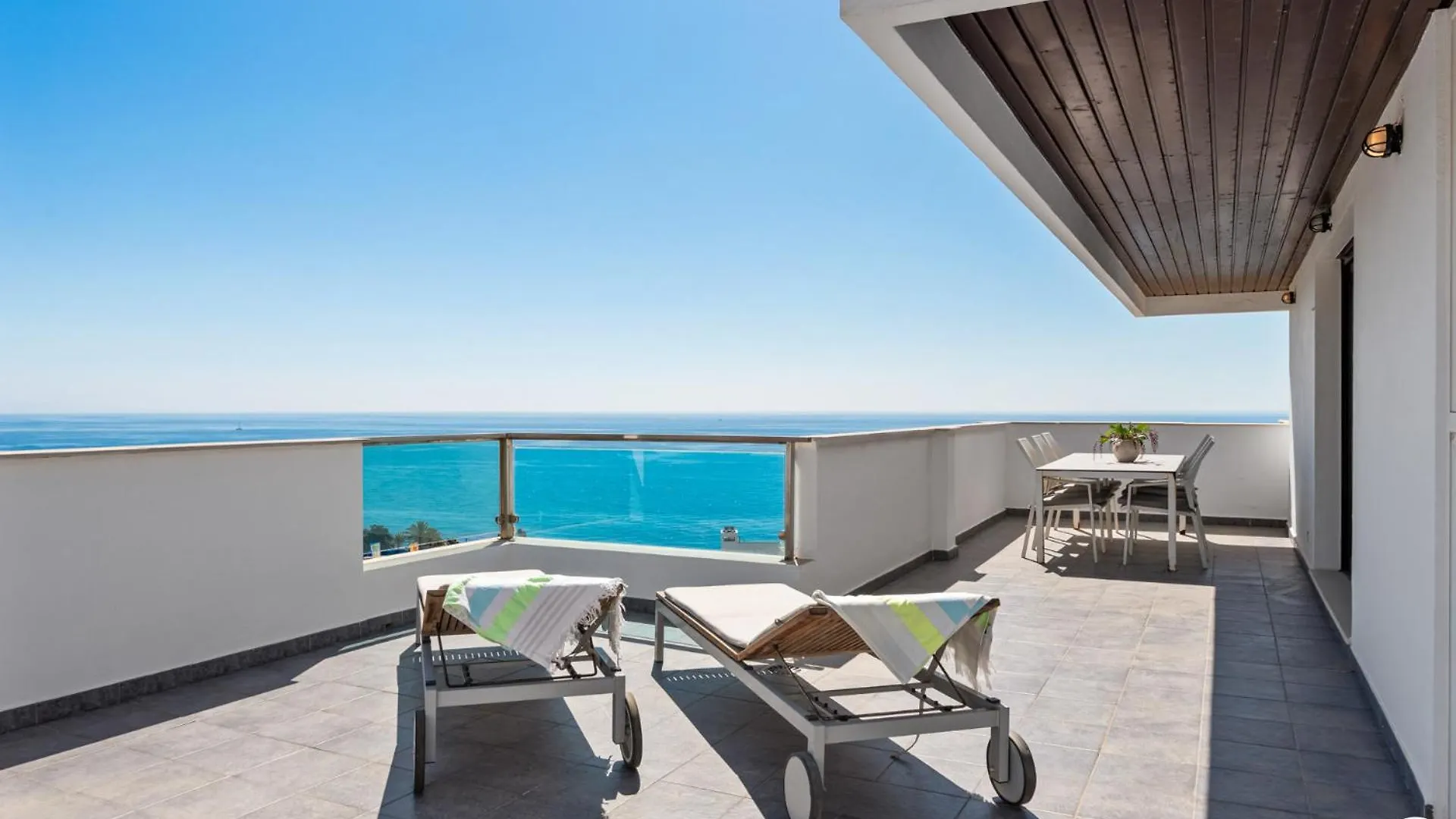 Apartment Vivi Homes - Casa Skye Pool, Terrace & Sea View Estepona Spain