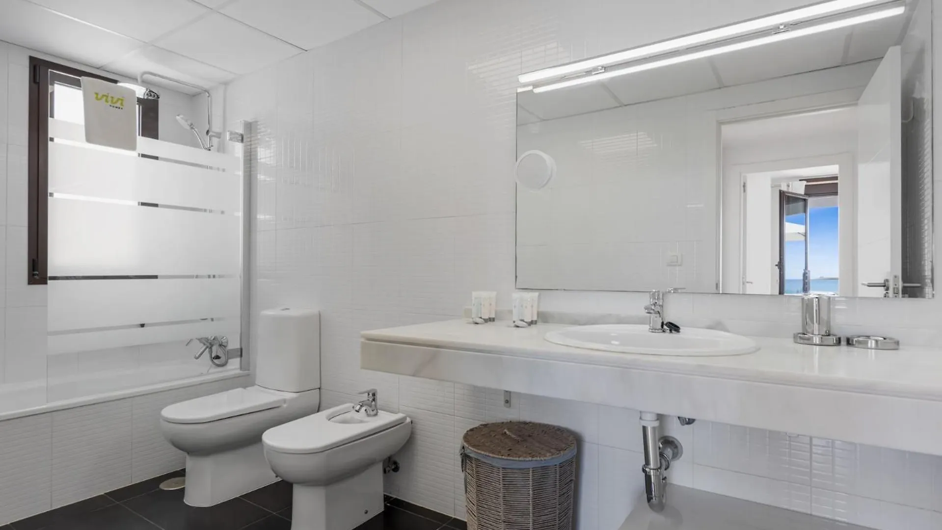 Vivi Homes - Casa Skye Pool, Terrace & Sea View Estepona Apartment