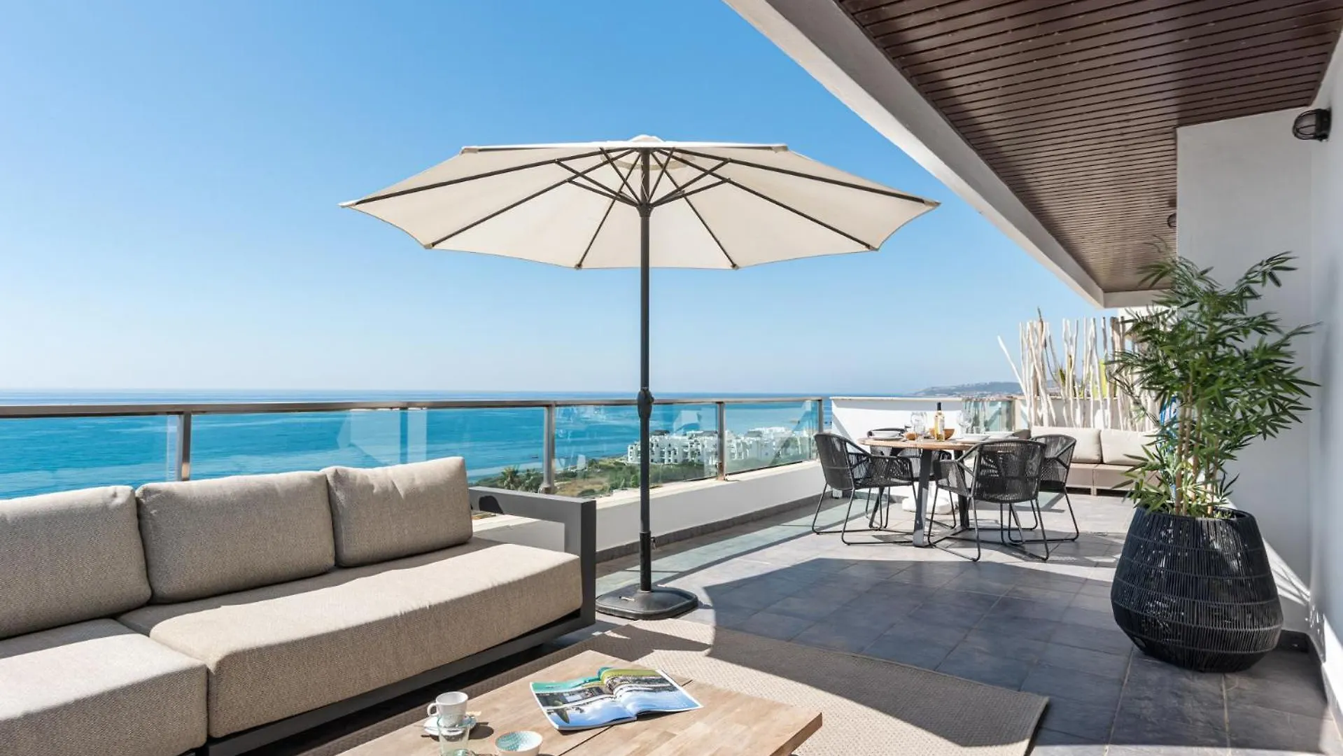 Vivi Homes - Casa Skye Pool, Terrace & Sea View Estepona Apartment